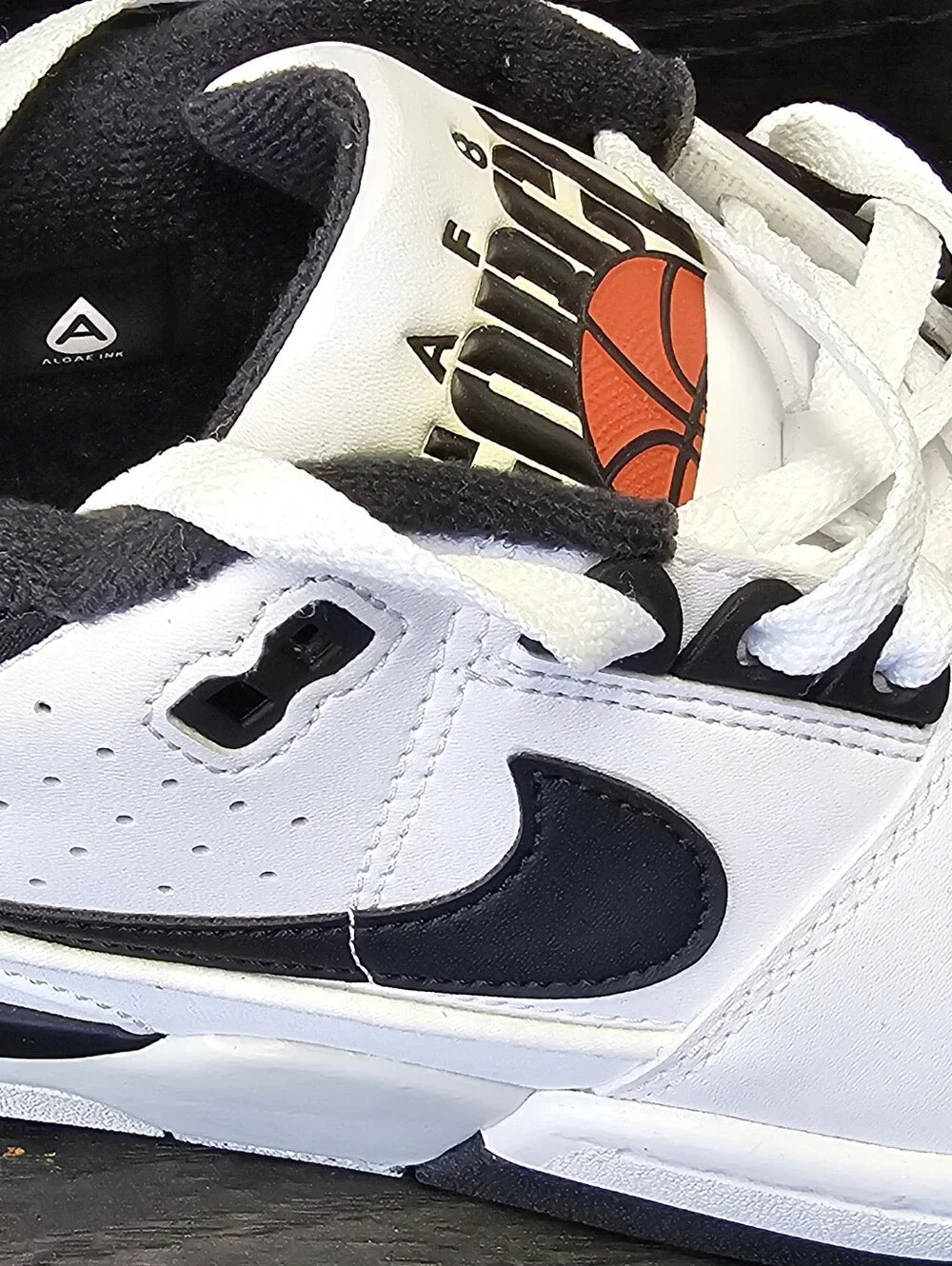 NWOB Nike Men’s White and Black Low-Top Sneakers with Orange Insole Accent